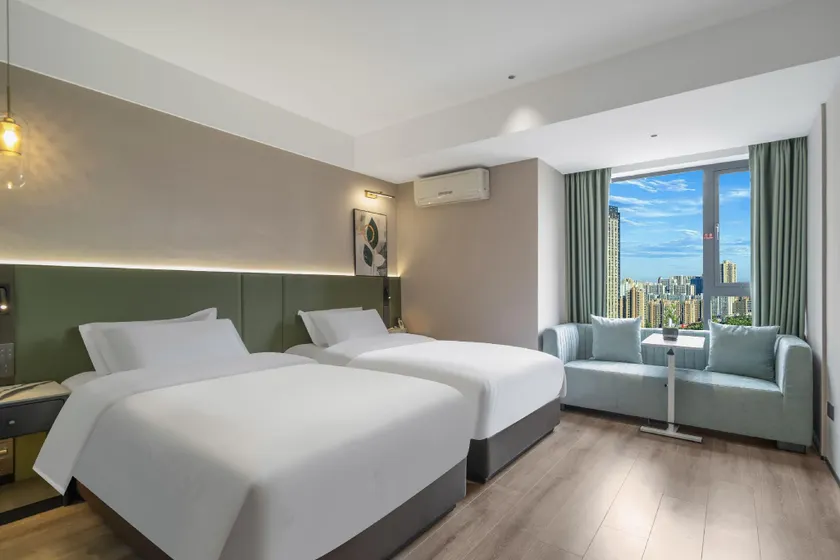 Helen Hotel (Chengdu Medical College Metro Station Branch) - Image 1