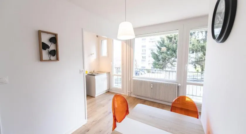 LE DAUPHIN - Place parking privée gratuit - WIFI et TV - Image 1