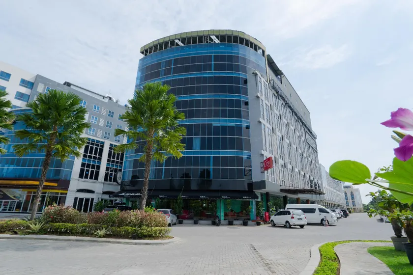 The Crew Hotel Kualanamu International Airport - Image 1