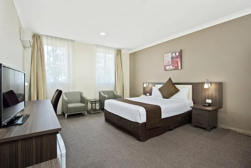 Comfort Hotel Dandenong - Image 1