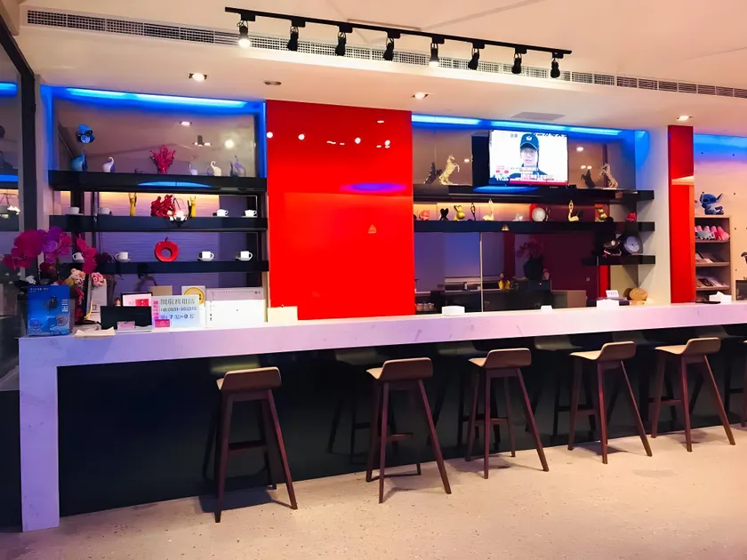 Travel Light Hotel - Image 1