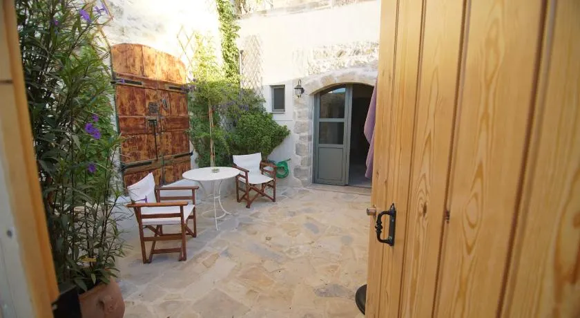 A Romantic House for Two - Image 1