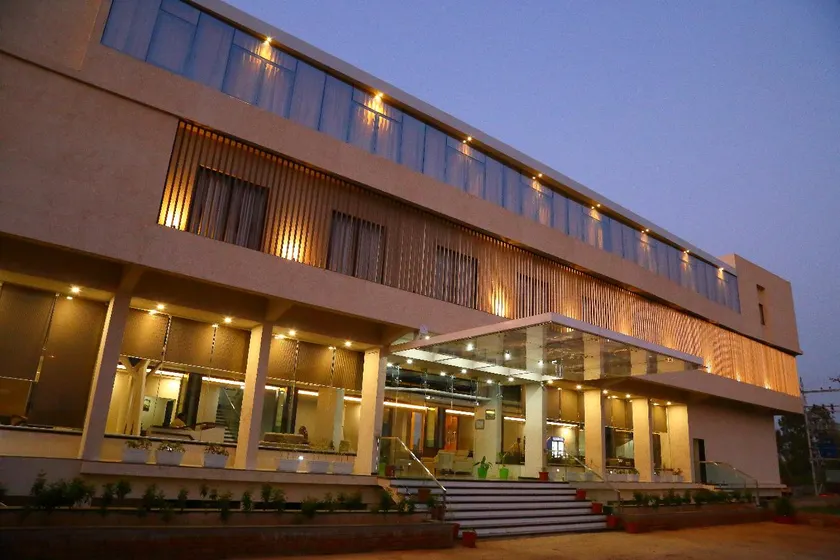 Hotel Triveni Admapur - Image 1