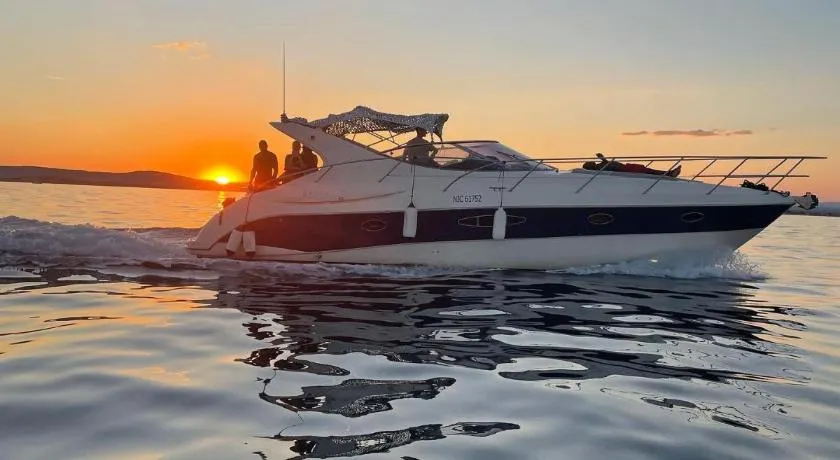 Expérience luxueuse sur un yacht - Image 1