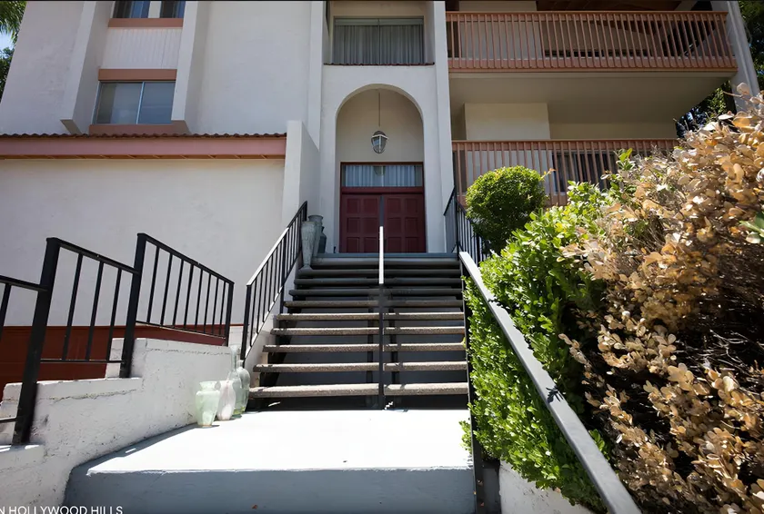 Bed and Breakfast in Hollywood Hills - Image 1