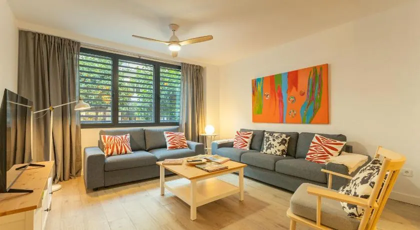 Charming 2 Bedroom Apartment with FREE PARKING close to Torre del Oro by Ocityzen - Image 1
