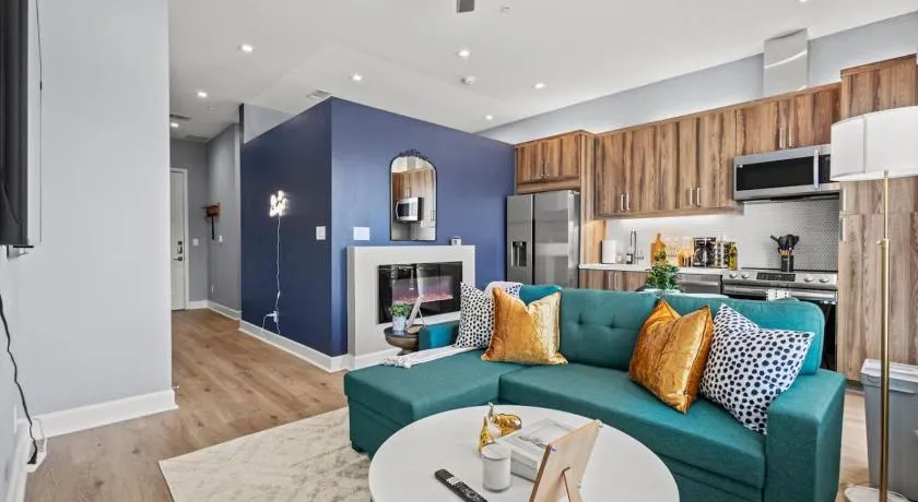 Trendy 1BR w 10ft Ceilings FREE Parking Pet Friendly - Image 1