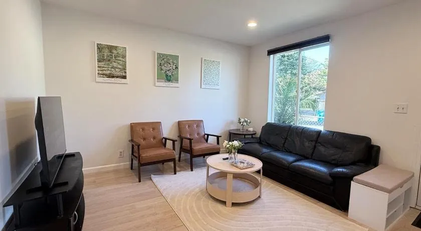 714 Compact&Cozy Stay Comfortable&Convenient Location - Image 1