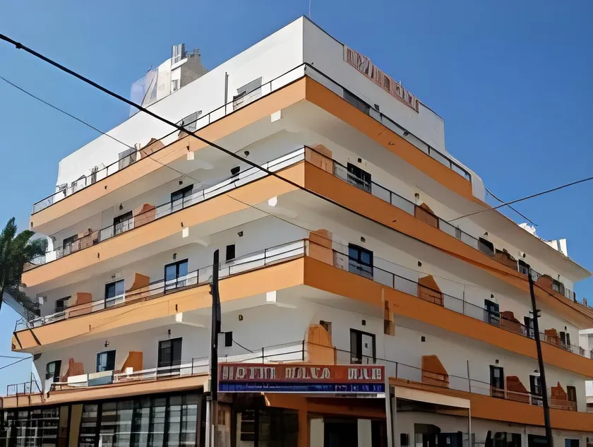 Hotel Raxa - Image 1