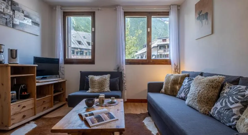 Gentianes - City center studio next to Aiguille du Midi lift - By Cozee Rentals - Image 1