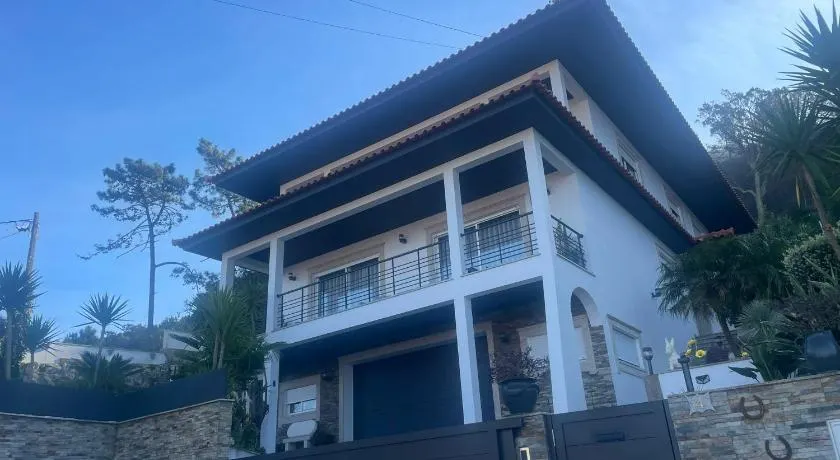 Moradia Com Piscina T4 - Image 1
