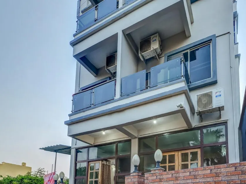 Hotel Bay Inn Puri Near Sea Beach - Parking Facility - Image 1