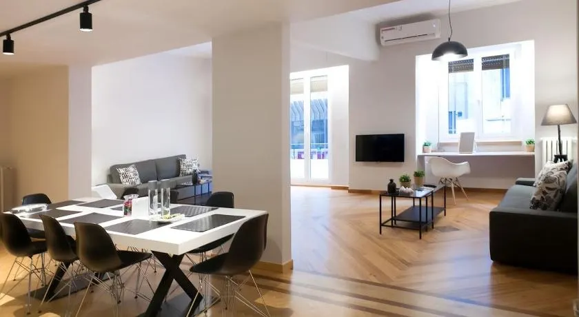 TONI'S 4BD near Classy KOLONAKI, locals enjoy it - Image 1