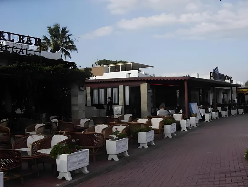 Regal Hotel - Image 1