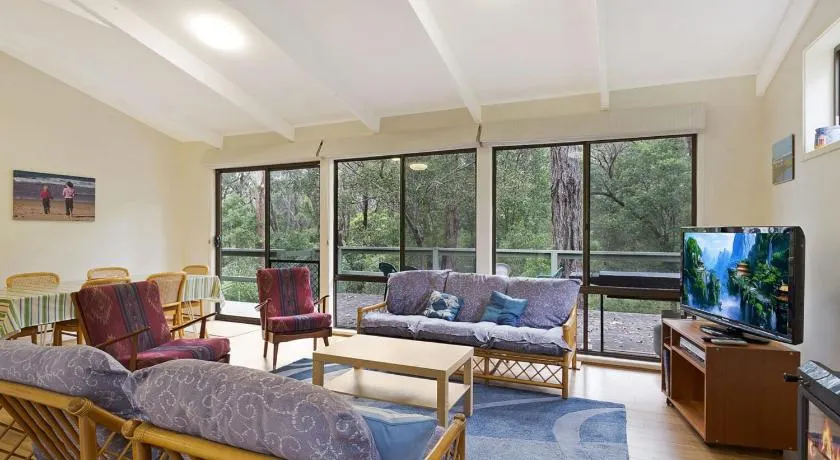 37 Coastal Court Bush Retreat By the Sea - Image 1