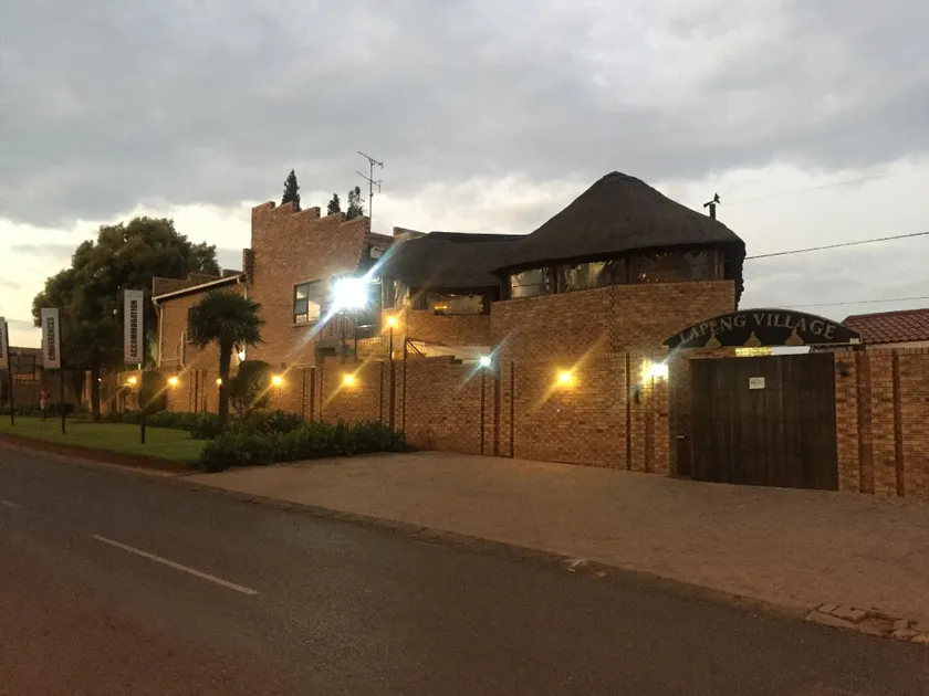 Lapeng Village Guesthouse - Image 1