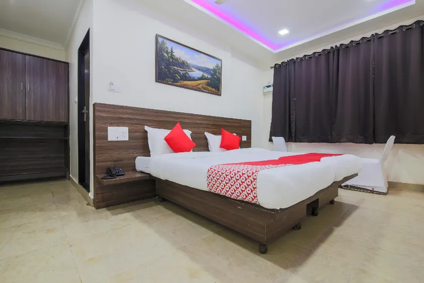 OYO 7065 Hotel Surya Palace - Image 1