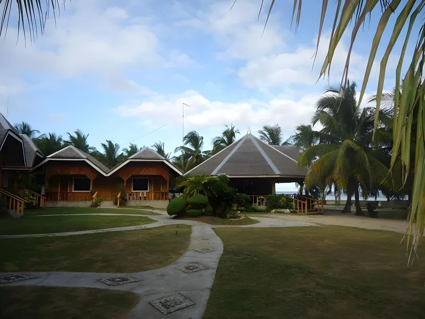 Cliff Side Beach Resort and Cottages - Image 1