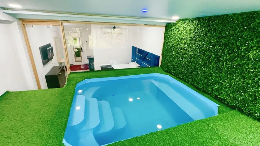 Royal stay inn beach front hotel, private pool - Image 1