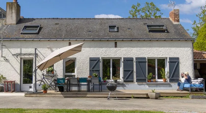 Chambres d'hôtes, table d'hôtes des Reinières proche La Loire à Vélo, 3 chambres 7 couchages - Image 1