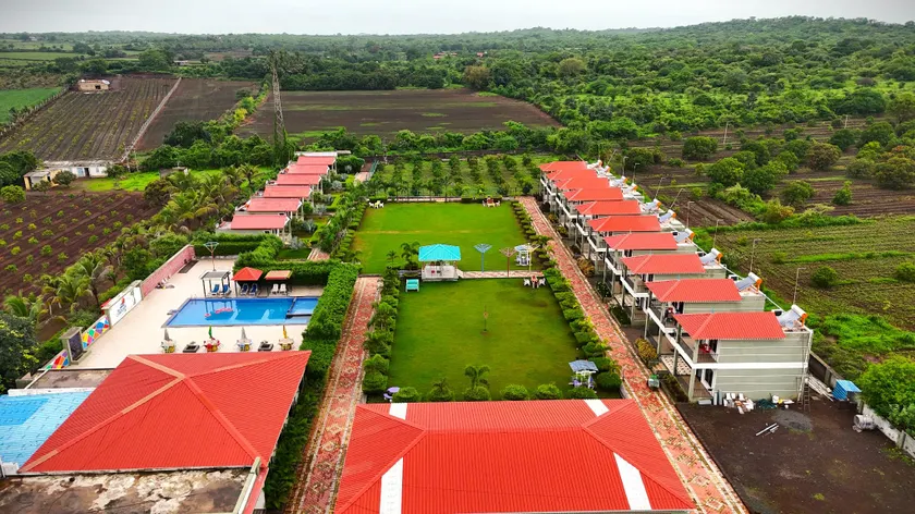 The Comfort Gir Resort - Image 1