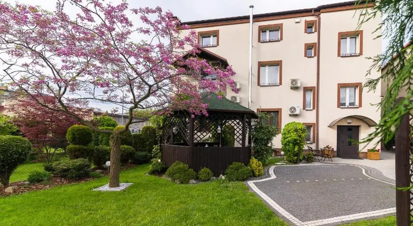 Astra Apartments - Image 1