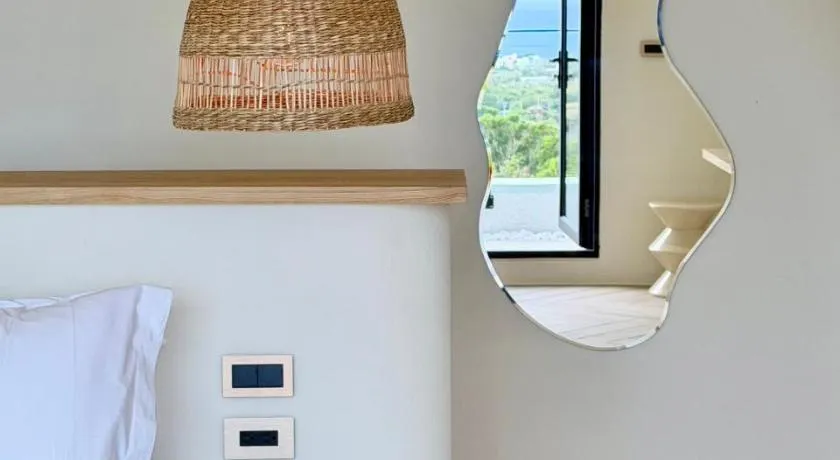 Grass Hotel - Image 1