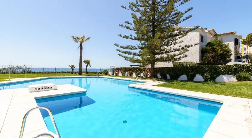 Charming Apartment with Sea Views - Image 1