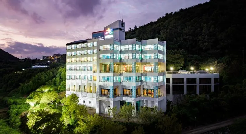 Namhae Season Hotel - Image 1