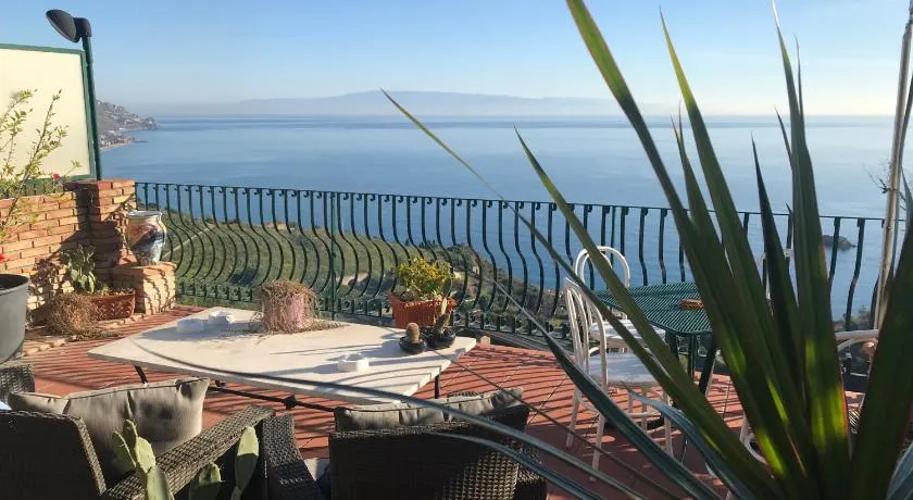 B&B La Terrazza Sul Mare Taormina - Image 1