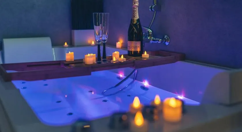Mon Nid d'Amour - Jacuzzi Privatif - Centre Ville du Mans - Image 1