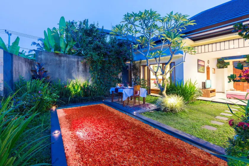 Ardha Chandra Villa - Image 1