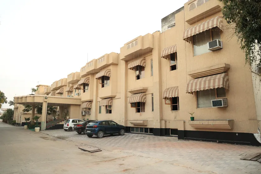 Club Platinum Resort - Image 1