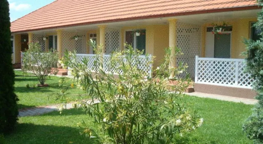 Budai Apartmanház - Image 1