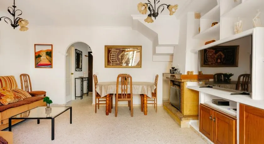 Chalet en Algeciras, Piscina y Paddle a 4 Minutos de Playa de Getares - Image 1
