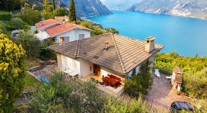 Villetta Vella Miralago by Garda Domus Mea - Image 1