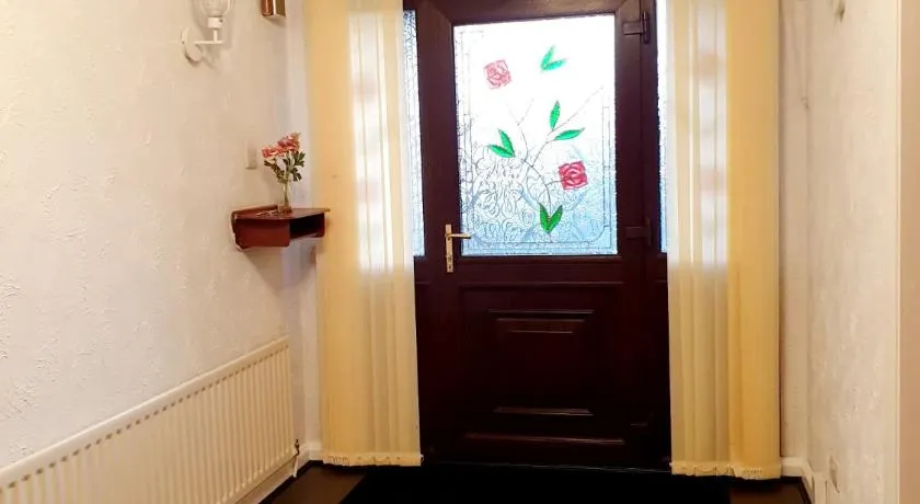 Chimes-Company & Family Stay, 2 Bedroom House with On Street free parking - Image 1
