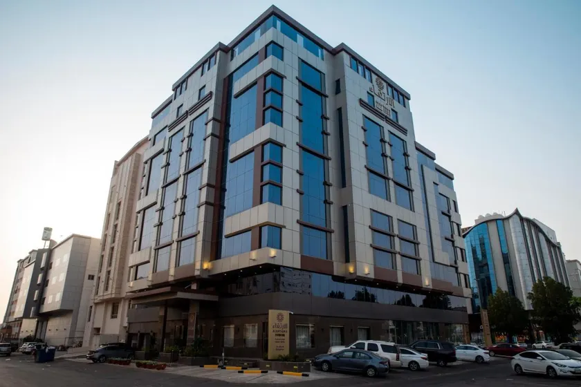 Al Ertiqaa Hotel - Image 1