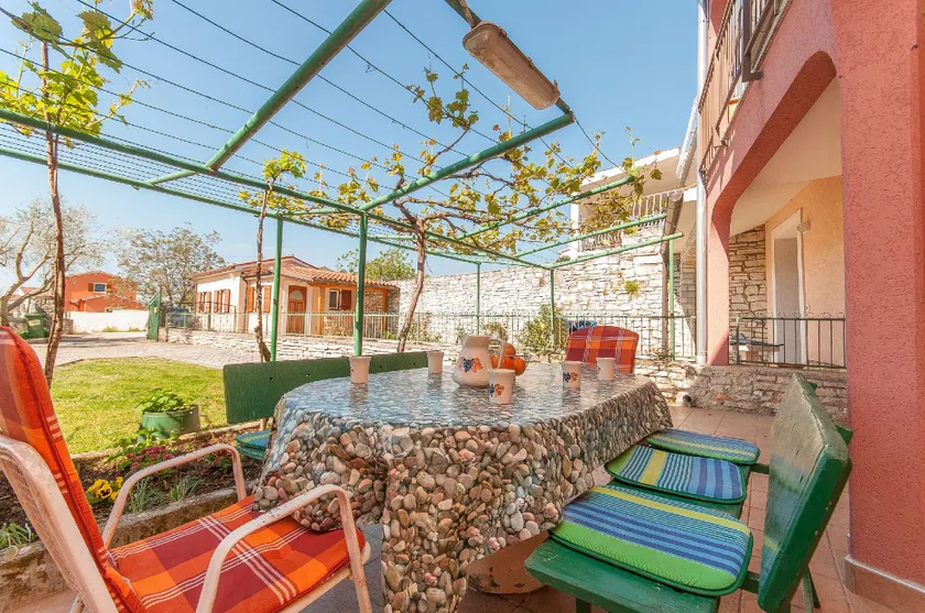 House Anton - Image 1