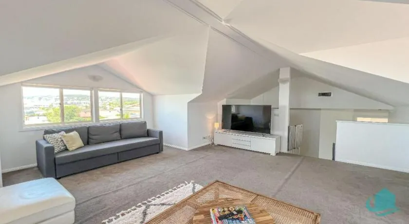 Ebbtide: Spacious 5BR Home at Caves Beach - Image 1