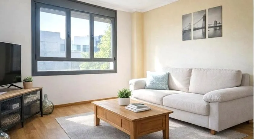 Luminoso apartamento con garaje. Pet Friendly - Image 1