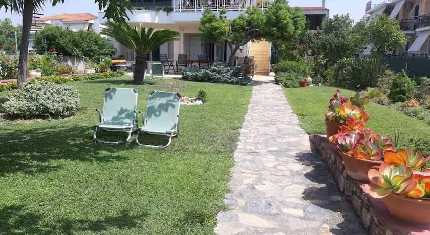 Παραθαλάσσιο διαμέρισμα με κήπο στον Αγιόκαμπο - Image 1