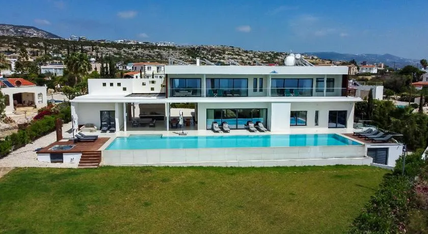 J&C Villa Seacave with Infinity Pool - Image 1