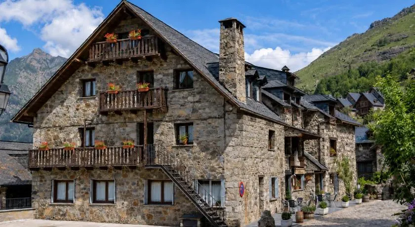 Hostal Rural Sant Climent - Habitacions i Apartaments - Image 1