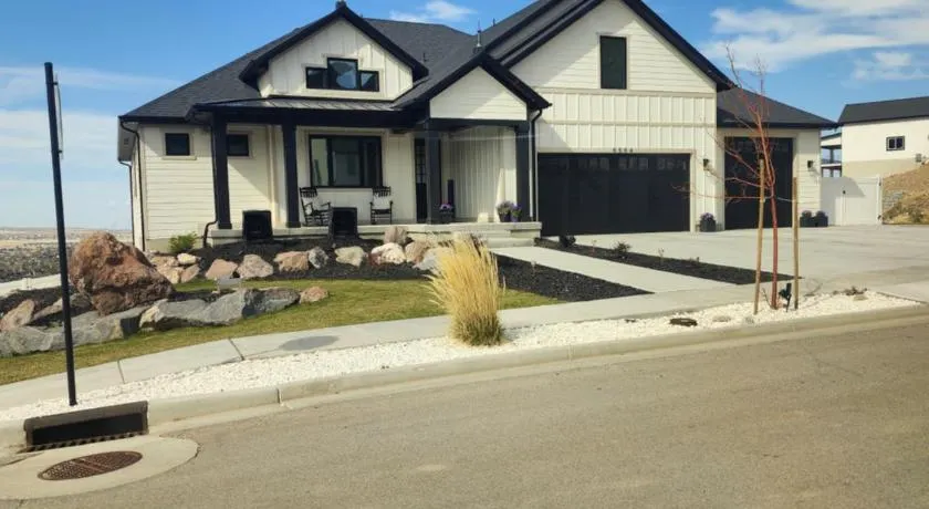 ROSS VACATION HOMEs - Image 1