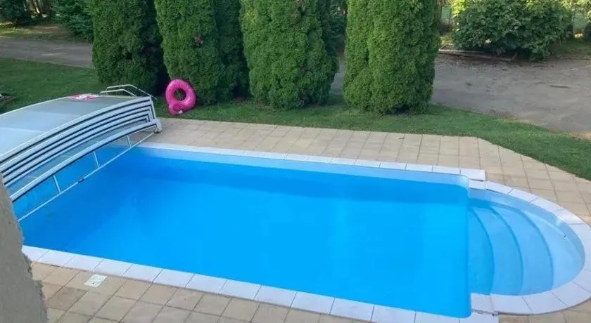Maison cosy avec piscine à Liffol-le-Grand, 42 m² - Image 1