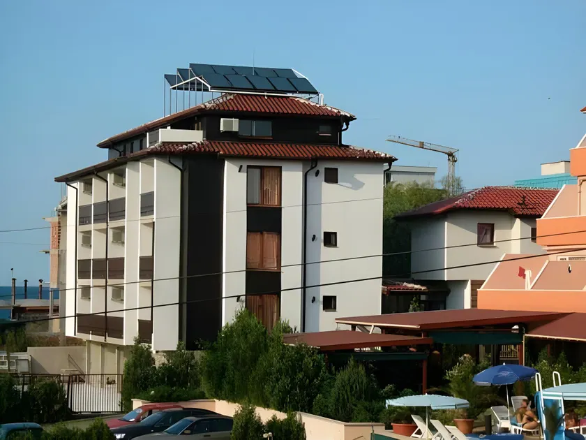 Hotel Laguna - Image 1