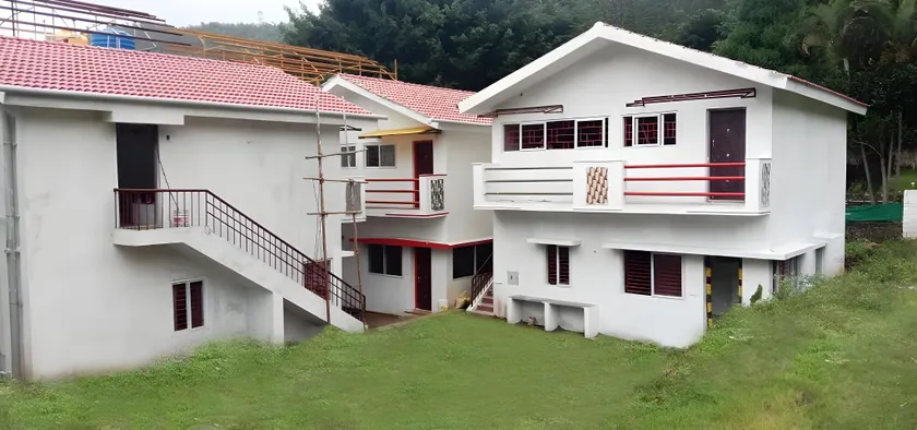 Hotel Five Laurels - Image 1
