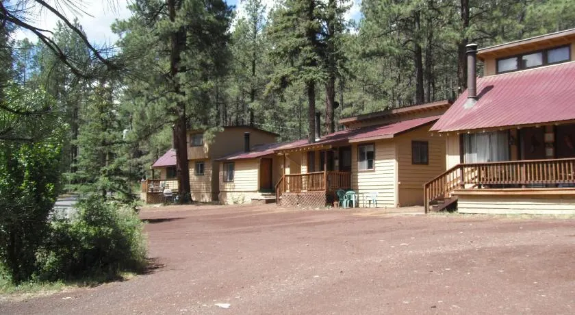 Greer Point Trails End Cabins - Image 1