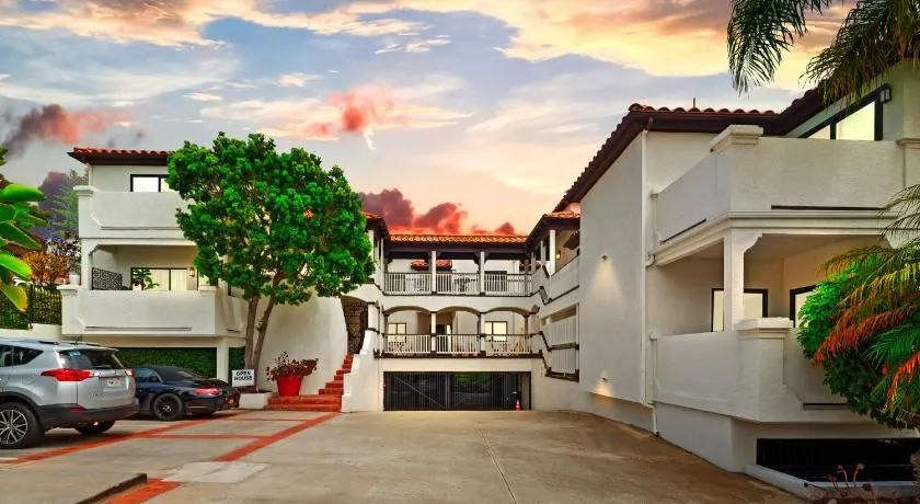 25% Off 30 Stay Gorgeous 3BR 1 Mile To NewPort - Image 1
